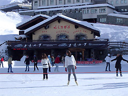 Al Lino's Bar l'After Ski si passa anche sui pattini