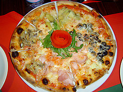 La pizza della Pizzeria del Lino's Bar